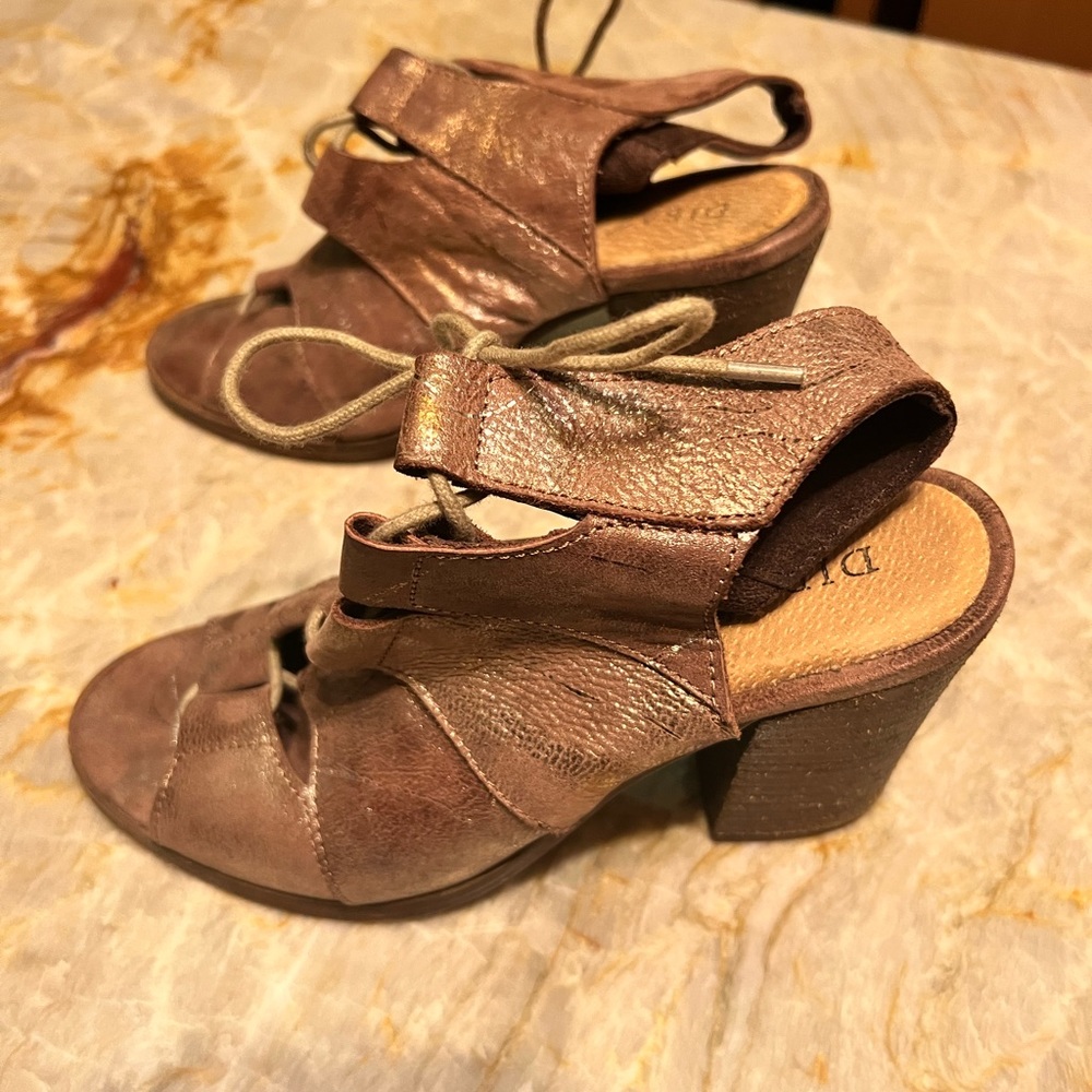 Dina true heels with ties